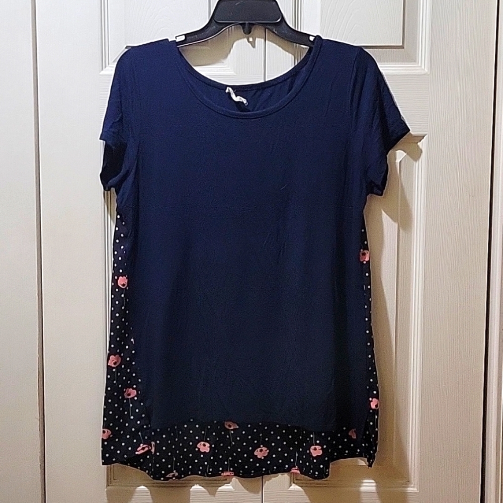 Cute navy blue and floral tee.
